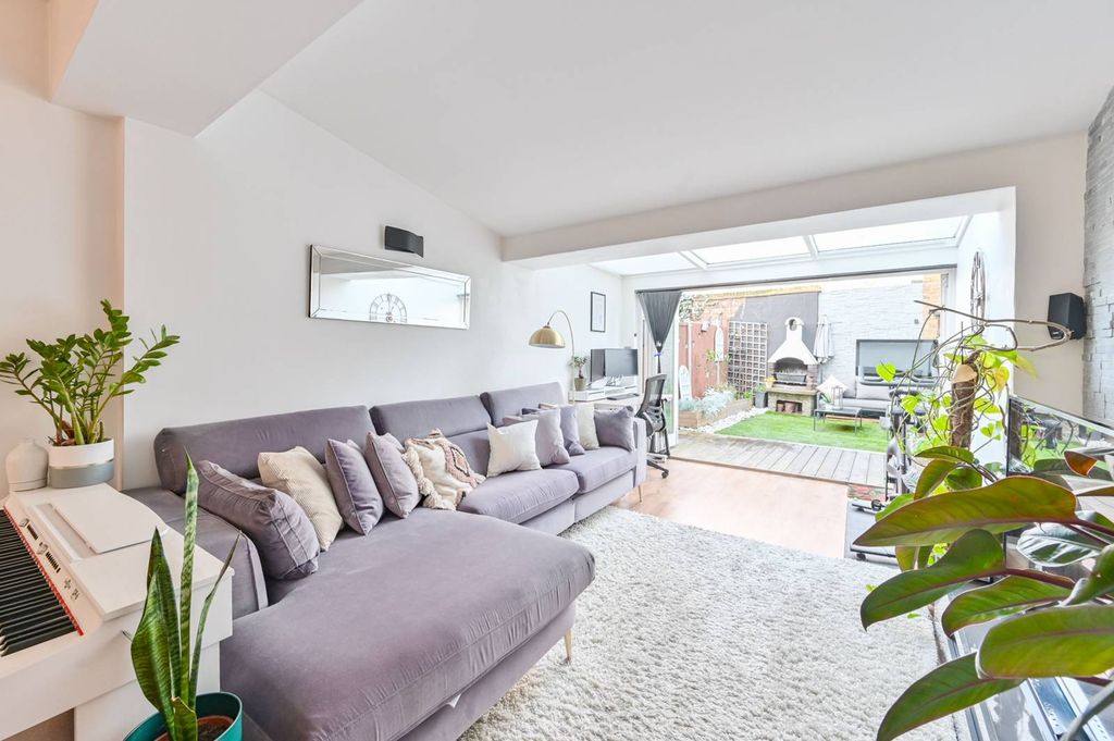 Property photo 2 of 9