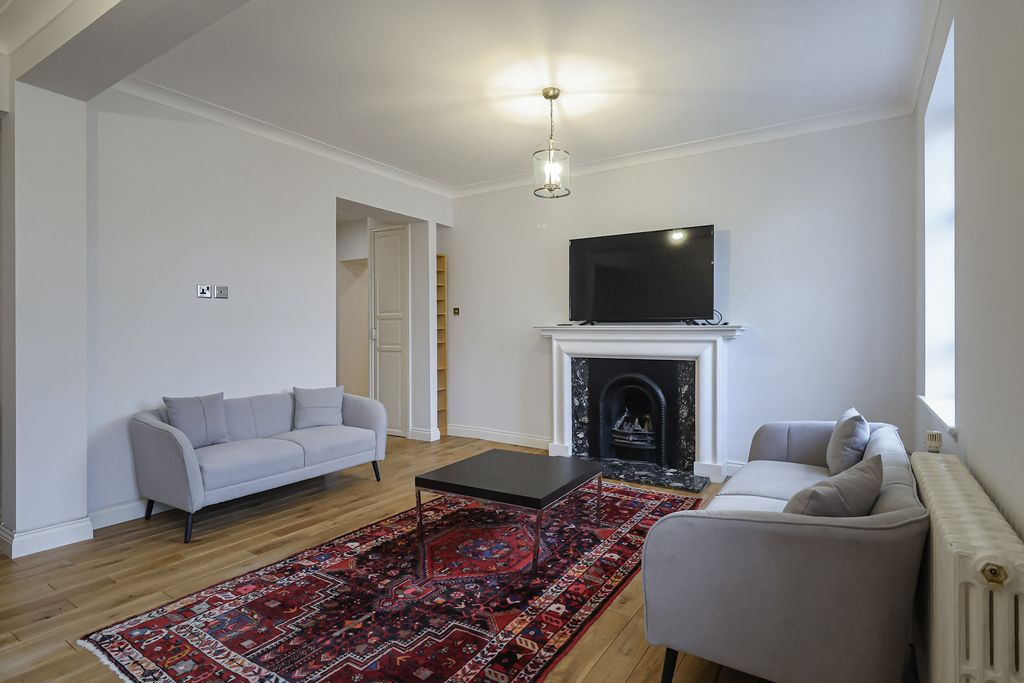 Property photo 3 of 25