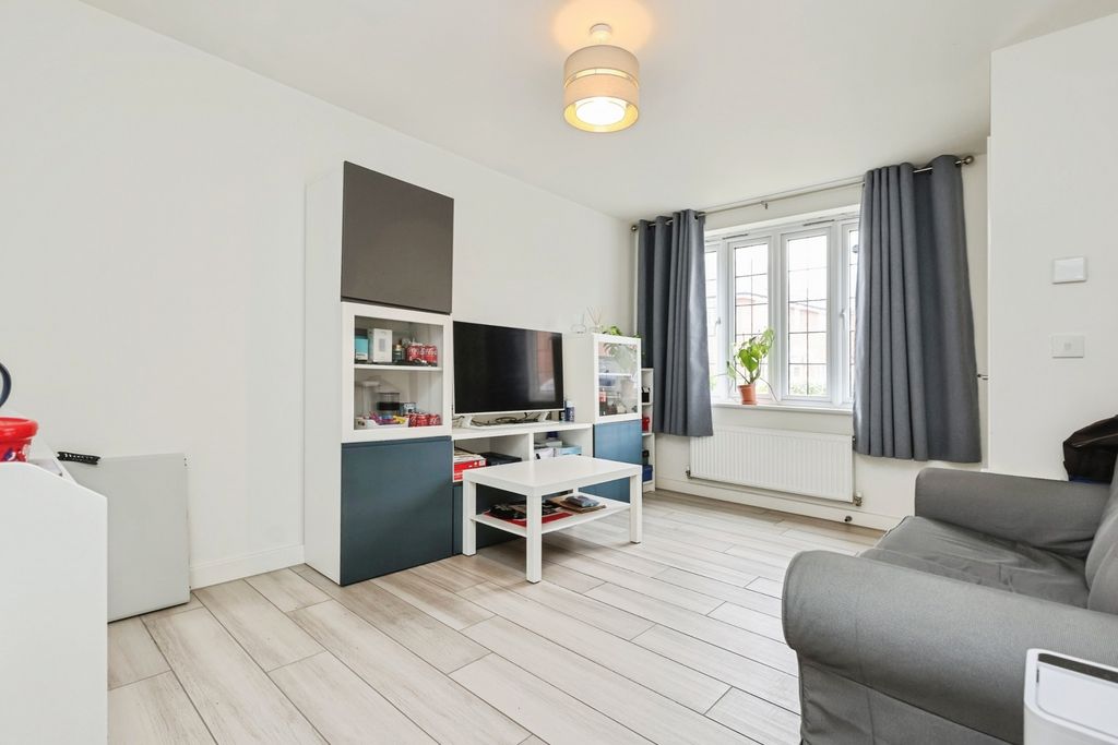 Property photo 3 of 20 Pbox-Img.Jpg
