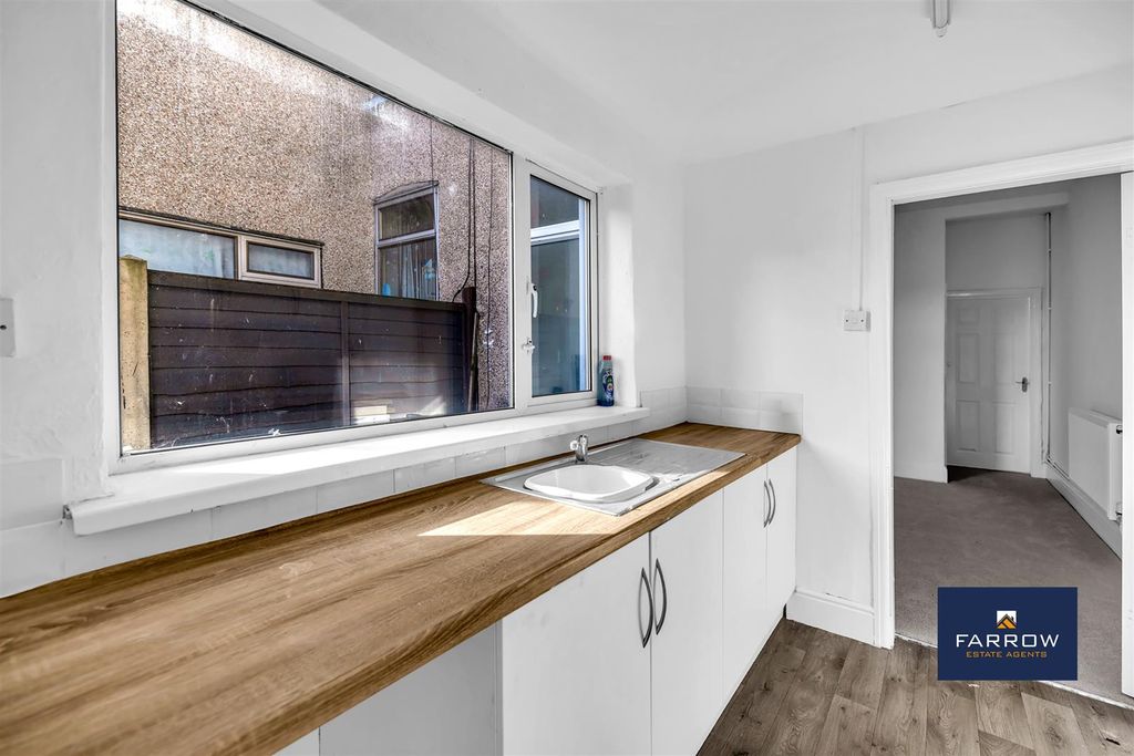 Property photo 2 of 19 Kitchen