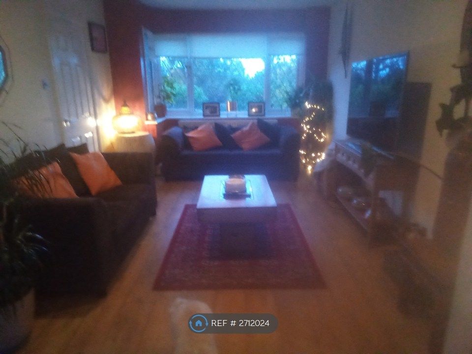 Property photo 3 of 8 Lounge