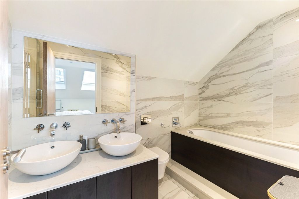 Property photo 3 of 8 Picture No. 04