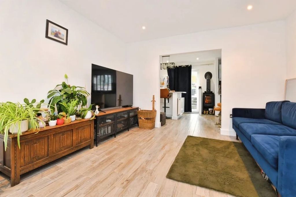 Property photo 1 of 12 Image
