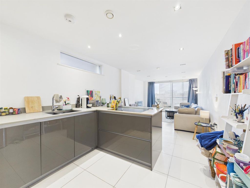 Property photo 3 of 10 Cam04237G0-Pr0274-Still017.Jpg