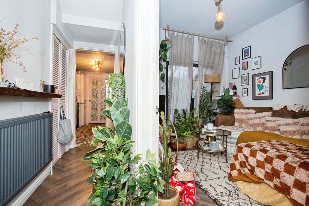 Property photo 3 of 17 Photo