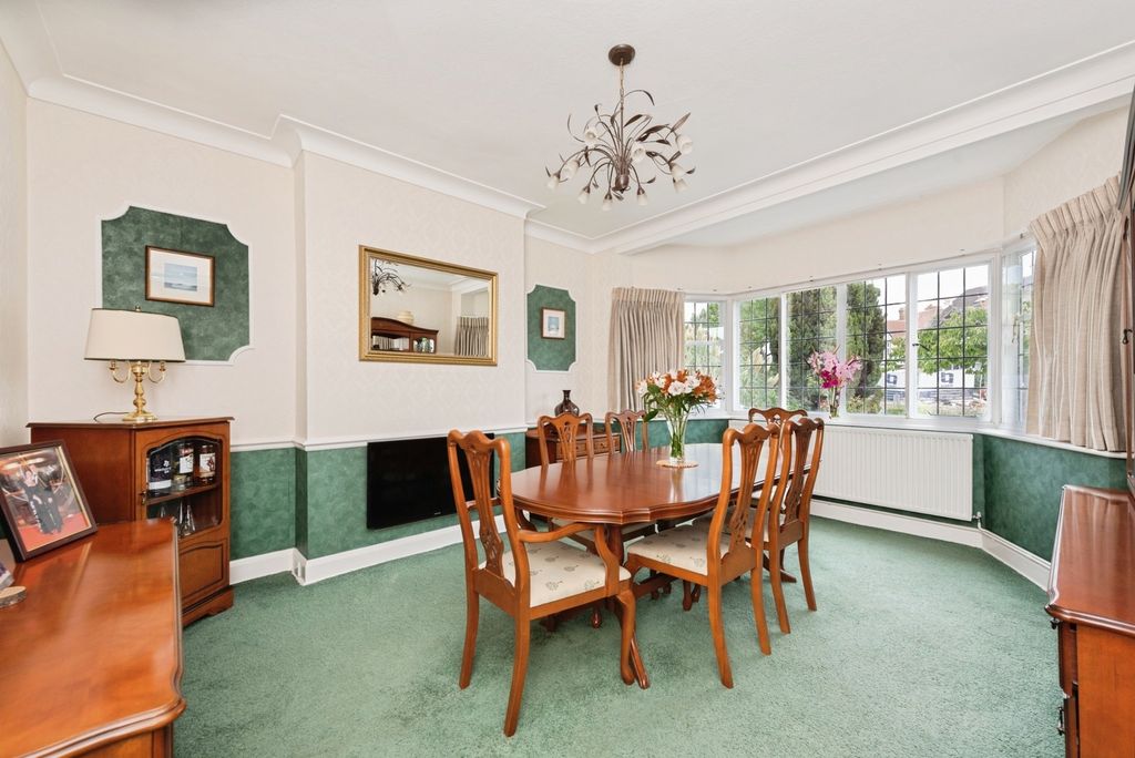 Property photo 3 of 17 Dining Room