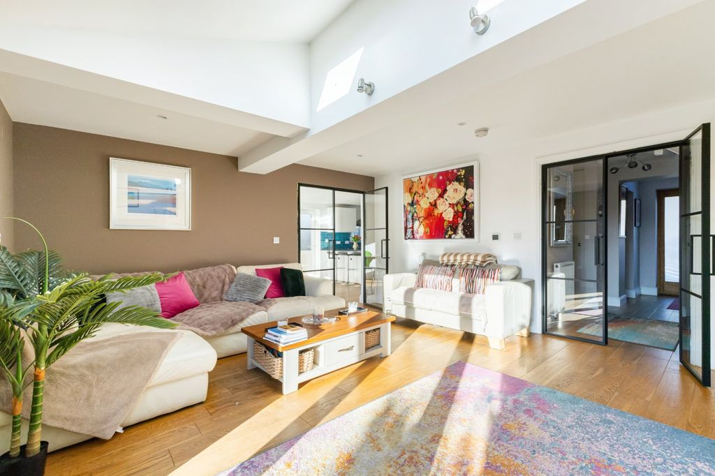 Property photo 3 of 9 Picture No. 04