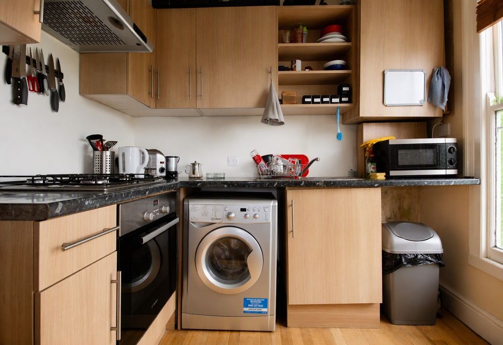 Property photo 3 of 6 Kitchen