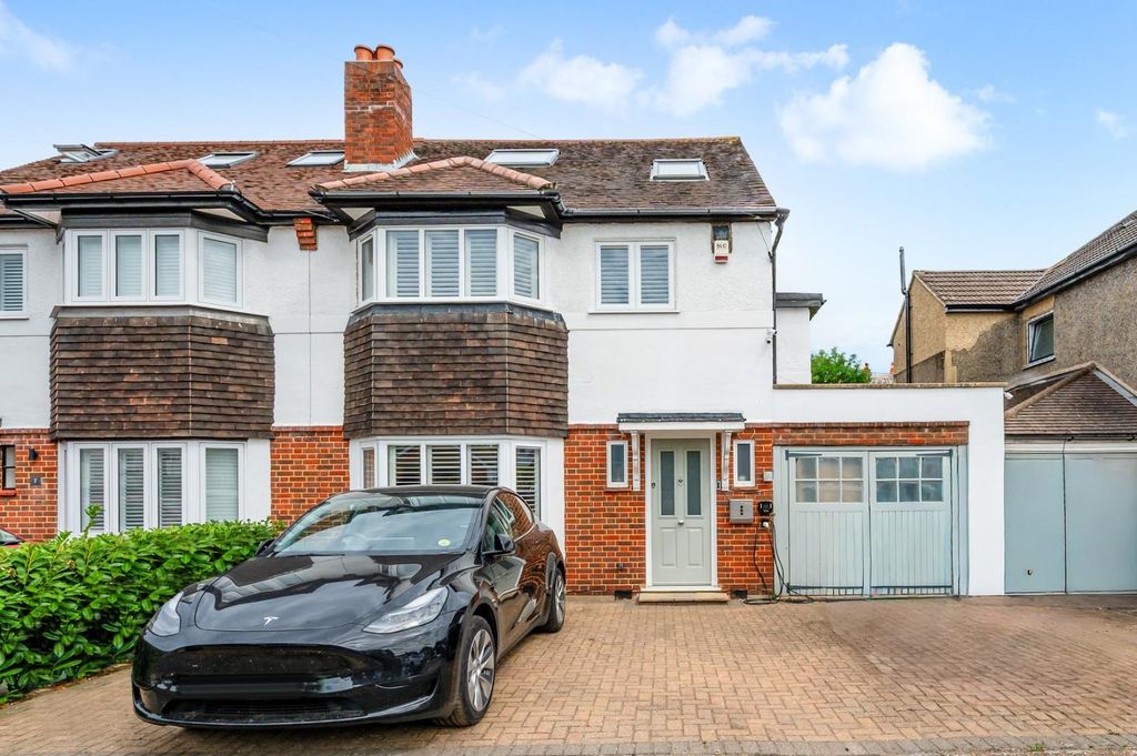 Property photo 1 of 21 Gosfield Road