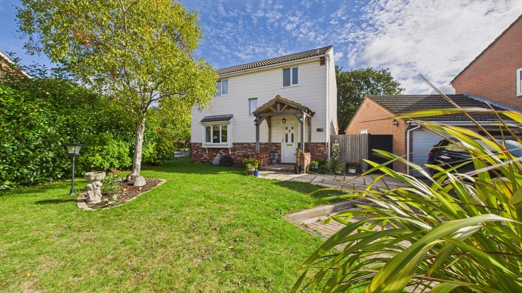 Property photo 1 of 16 Ewemove-Goodwoodclose-Welcome