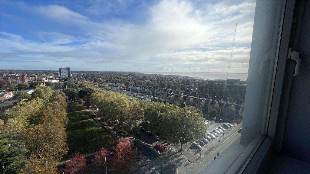 Property photo 2 of 15 Picture No. 18