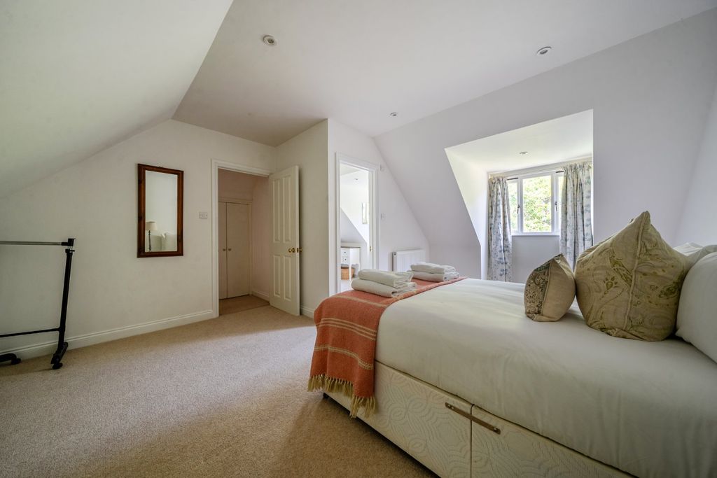 Property photo 2 of 17 Picture No. 29