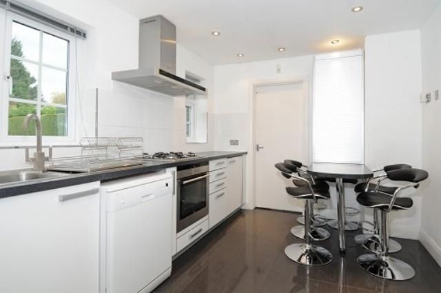 Property photo 2 of 9 Kitchen