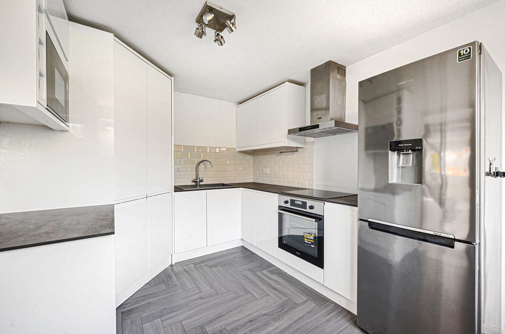 Property photo 3 of 19 1335129-9-689A3E7...