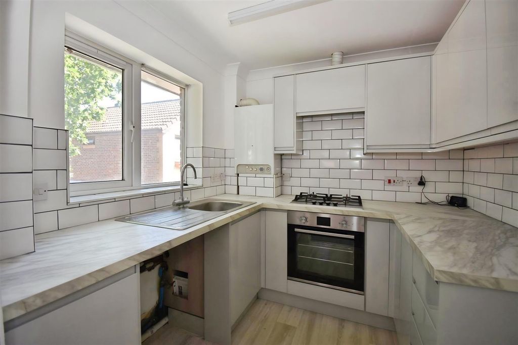 Property photo 1 of 9 55B8003E-CC 20Kitchen 20.Jpg