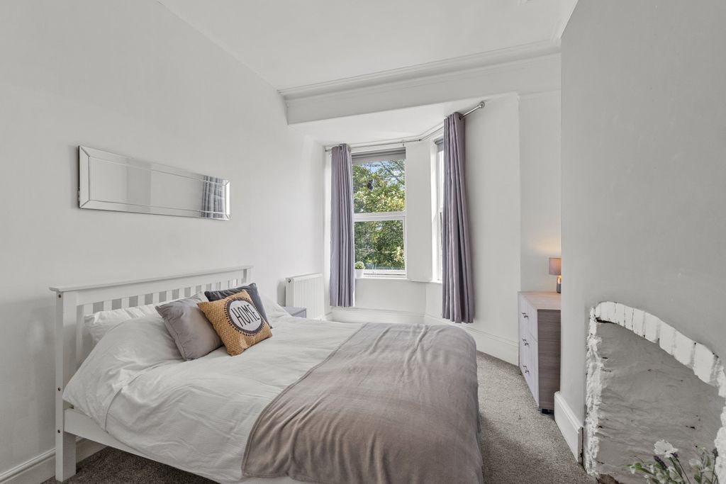 Property photo 2 of 11 0013