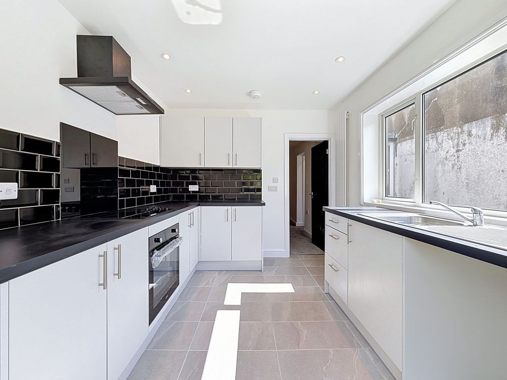 Property photo 1 of 20 Kitchen