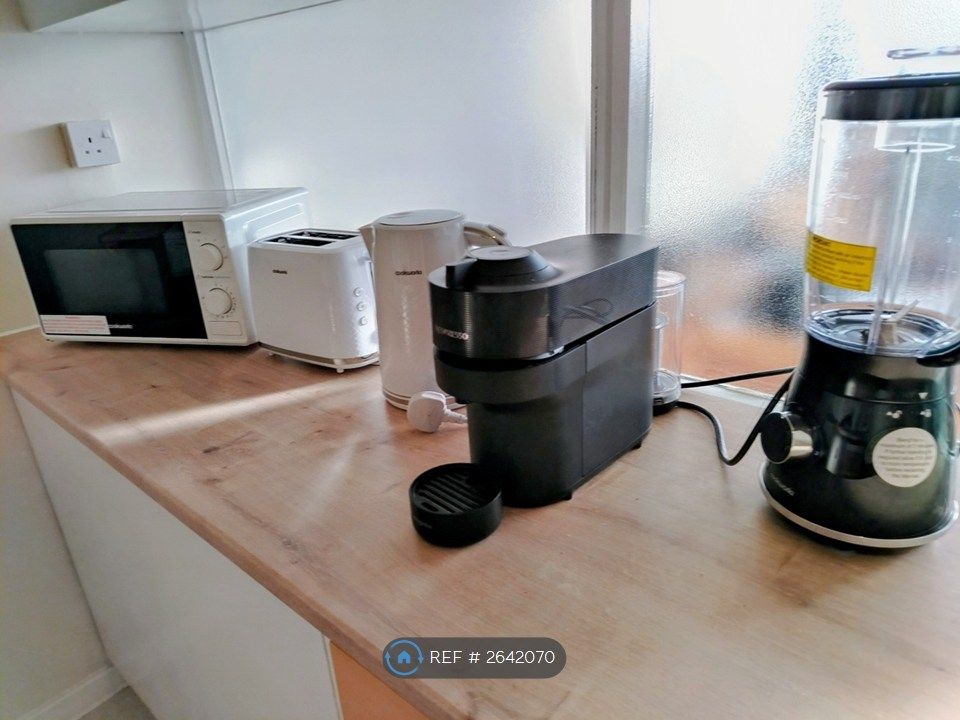 Property photo 3 of 8 Kitchen