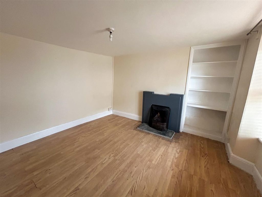 Property photo 2 of 20 Living Room