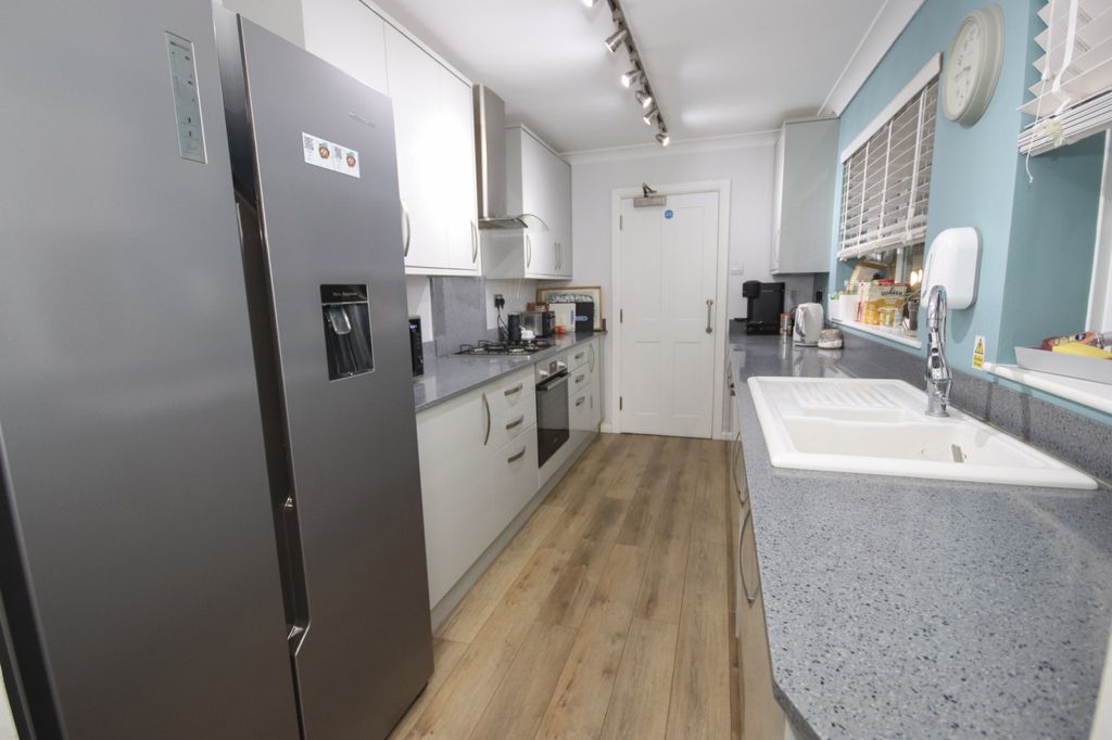 Property photo 2 of 25 Kitchen