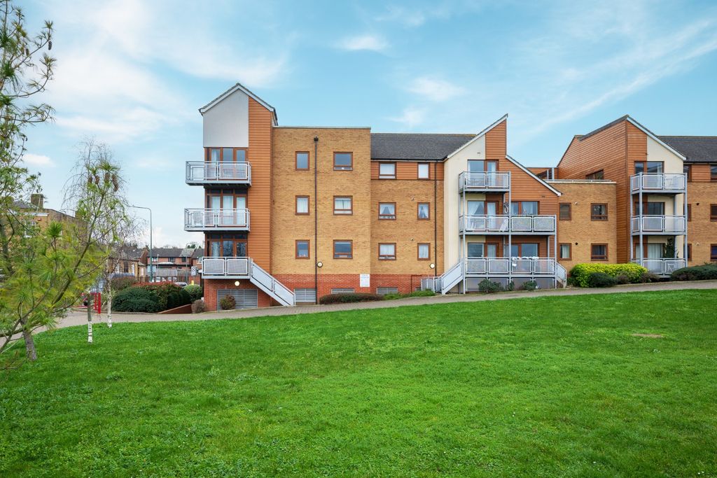 Property photo 3 of 14 4567776