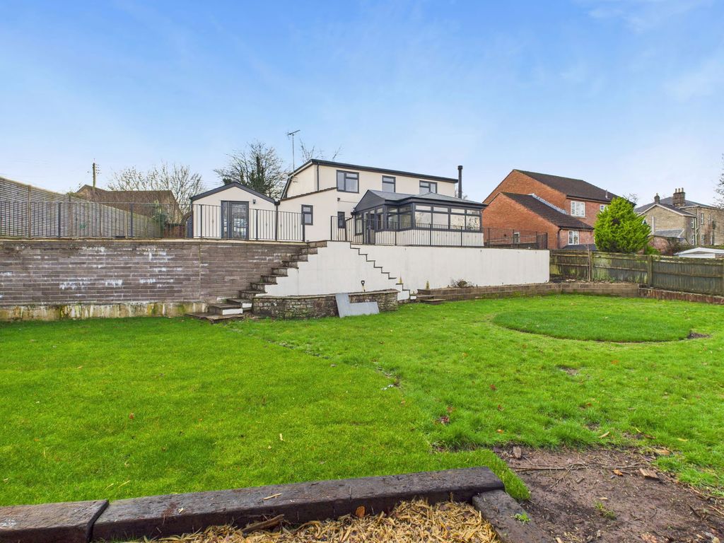 Property photo 2 of 22