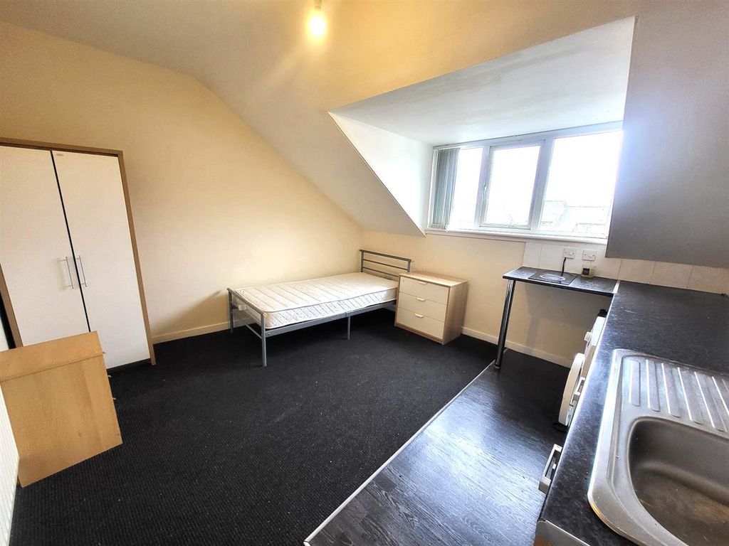 Property photo 3 of 5 Room Pic 2