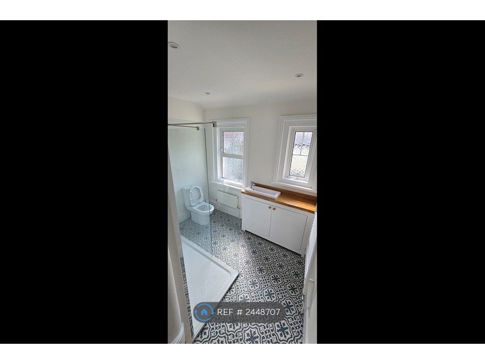 Property photo 3 of 13 Bathroom (2.2x2.5m)