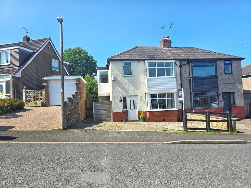 Property photo 1 of 25 Semi-Detached Home