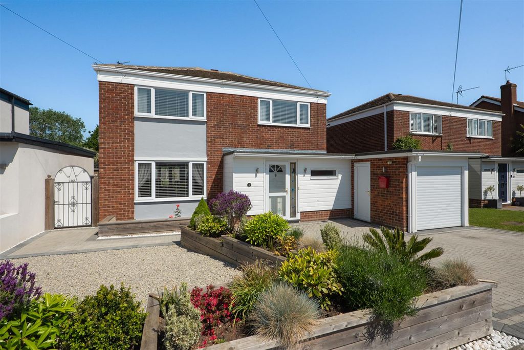 Property photo 1 of 17 Spire Avenue, Whitstable