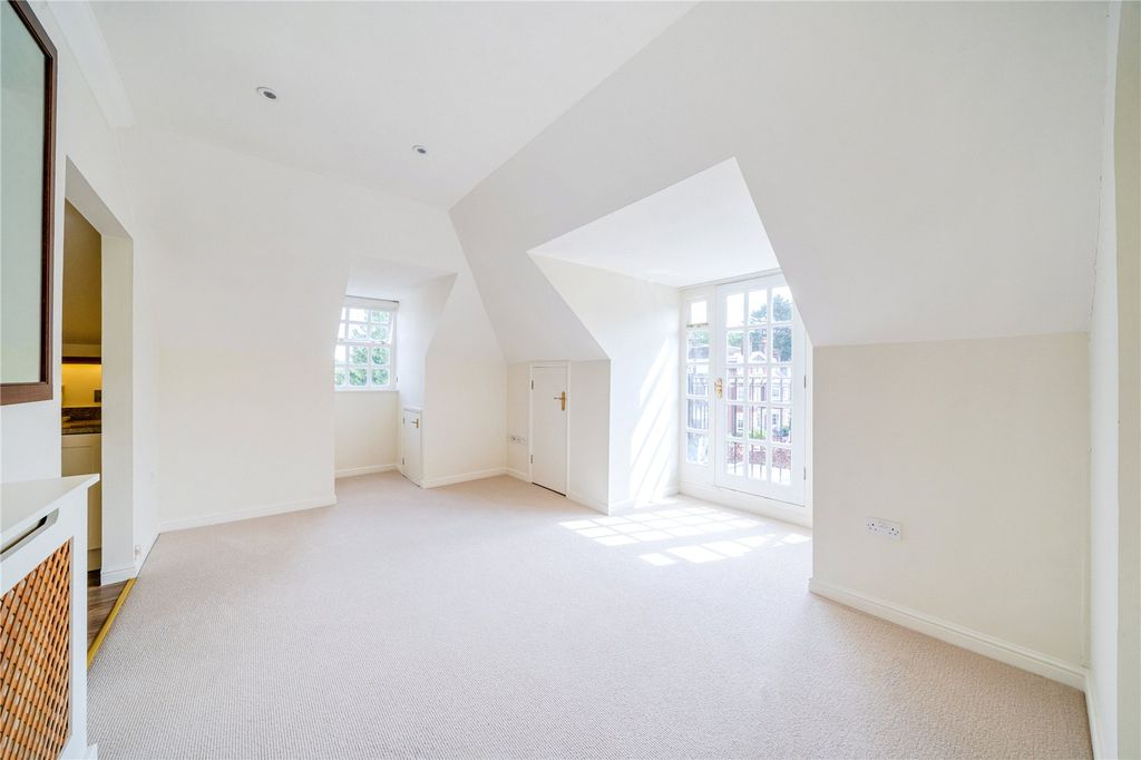 Property photo 3 of 10 Sitting Room