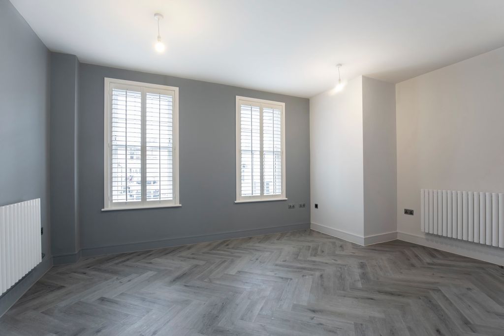 Property photo 2 of 8 Flat 11, Buckingham Court-01