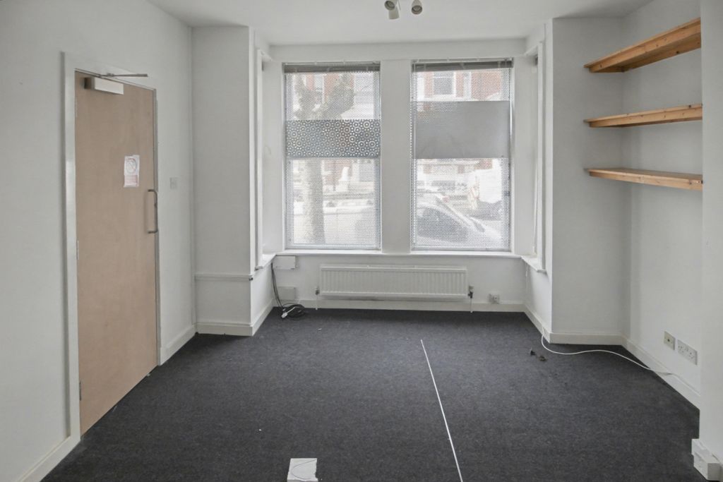 Property photo 2 of 20 10 St James Avenue, Kemptown, Brighton, East Sussex, Bn2 1Qd