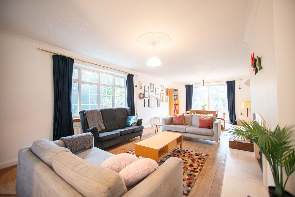 Property photo 3 of 37