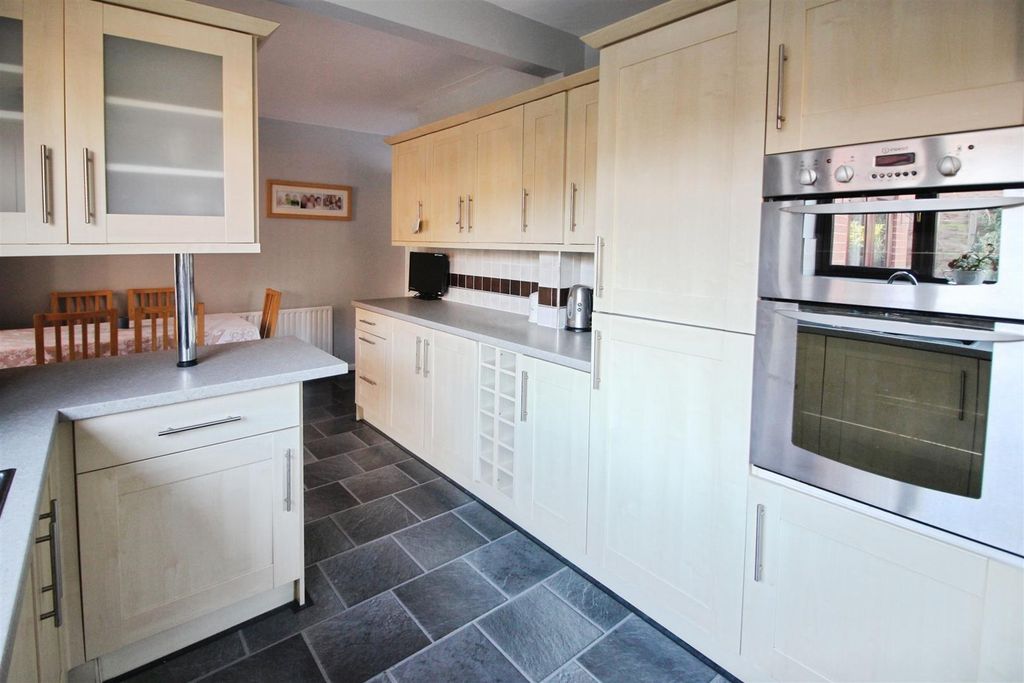 Property photo 3 of 25 Dining Kitchen