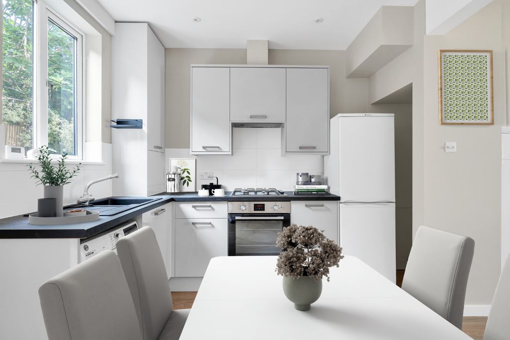 Property photo 2 of 12 4300752