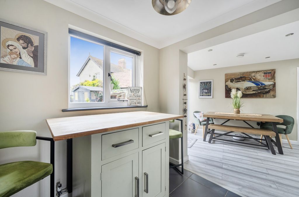 Property photo 3 of 28 1440234-13-69d936...