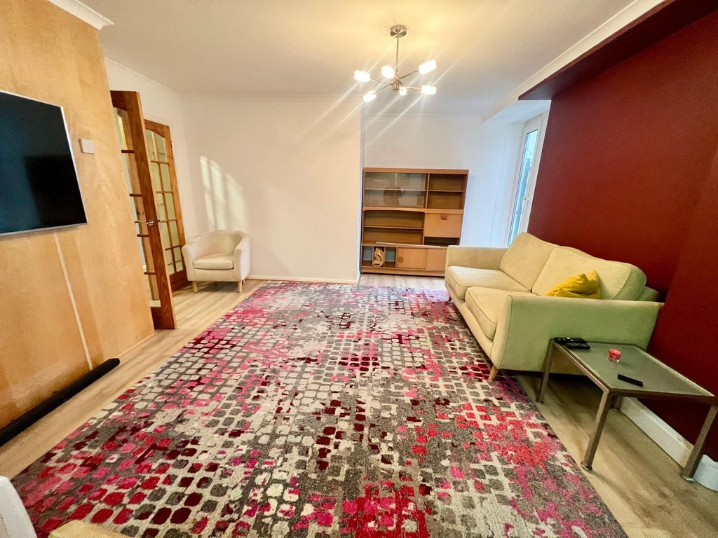 Property photo 3 of 10 Image