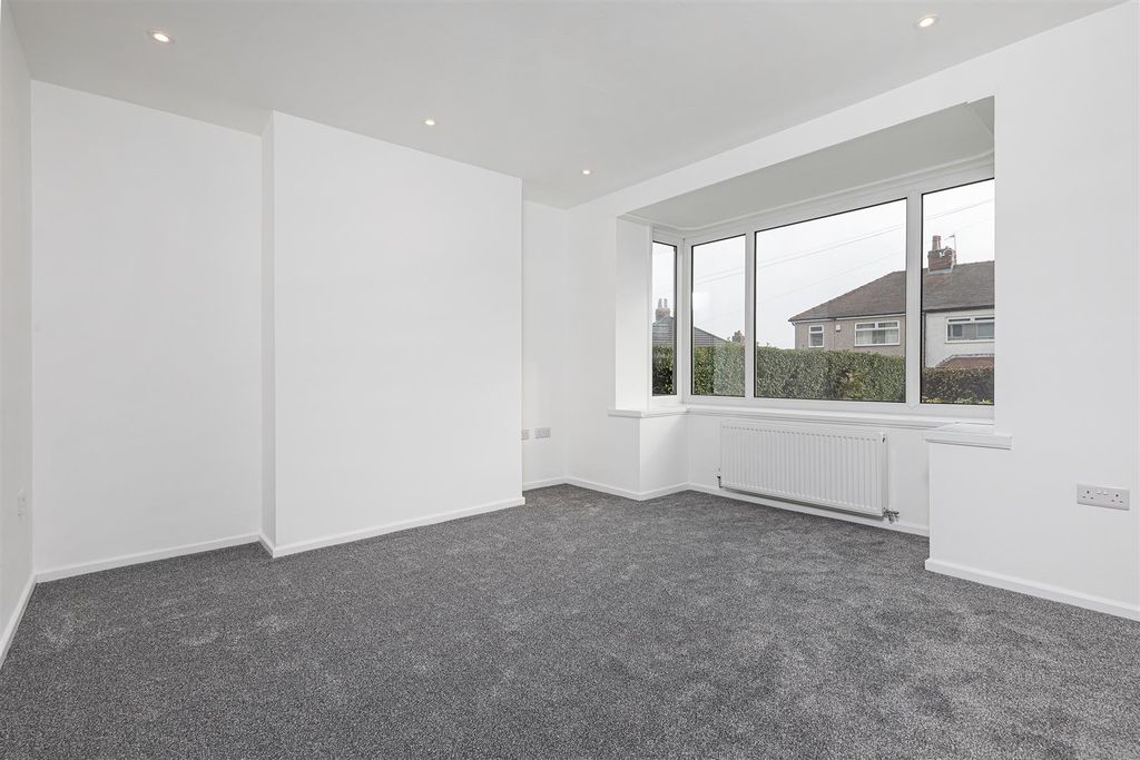 Property photo 3 of 33 Living Room