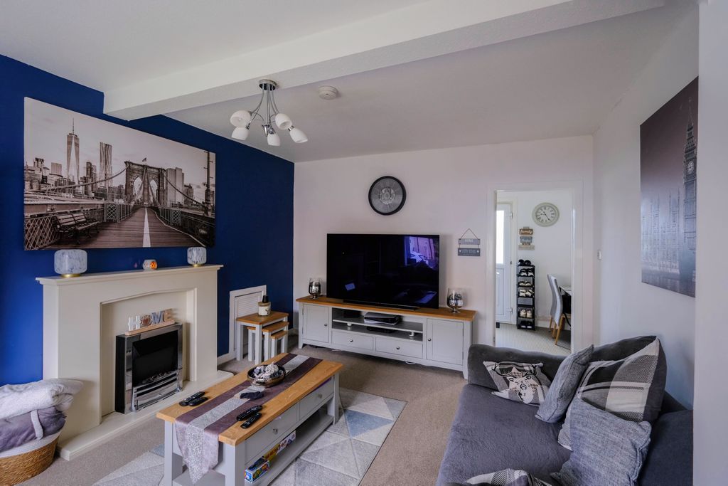 Property photo 2 of 34