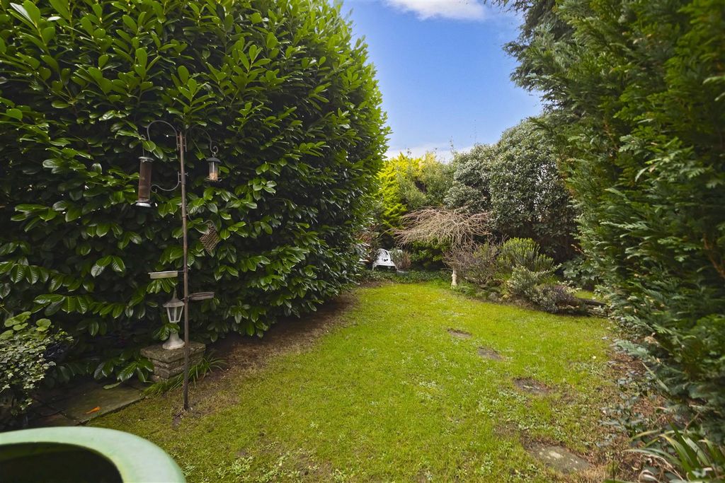 Property photo 3 of 19 For Sale By Aspire Residential - Boxgrove