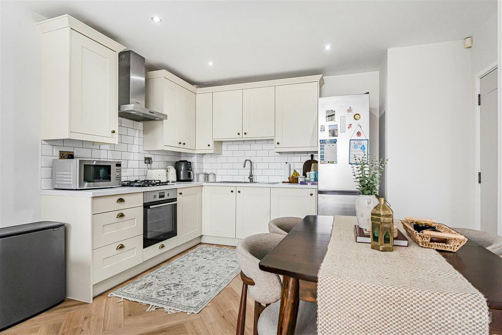 Property photo 3 of 21 Kitchen