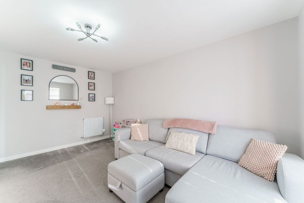 Property photo 3 of 43