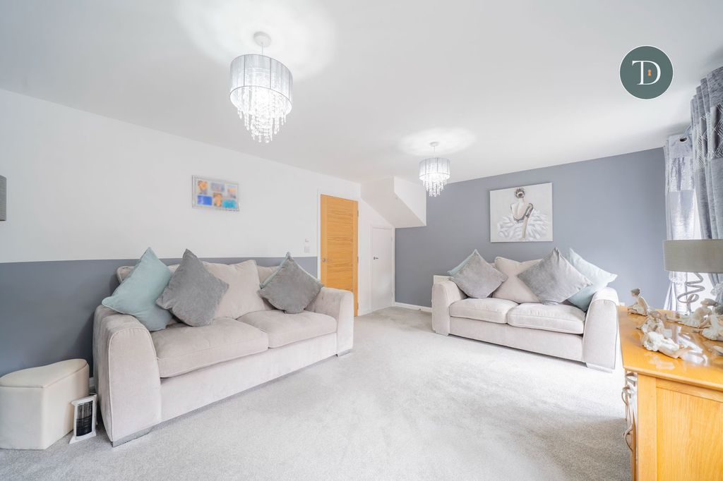 Property photo 3 of 27