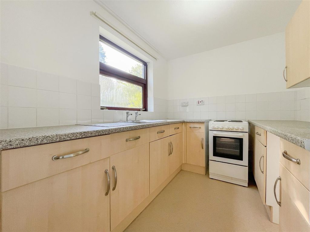 Property photo 3 of 17 Kitchen