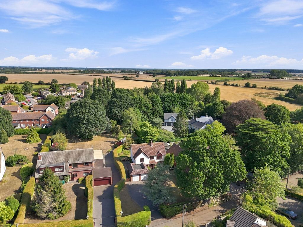 Property photo 2 of 37