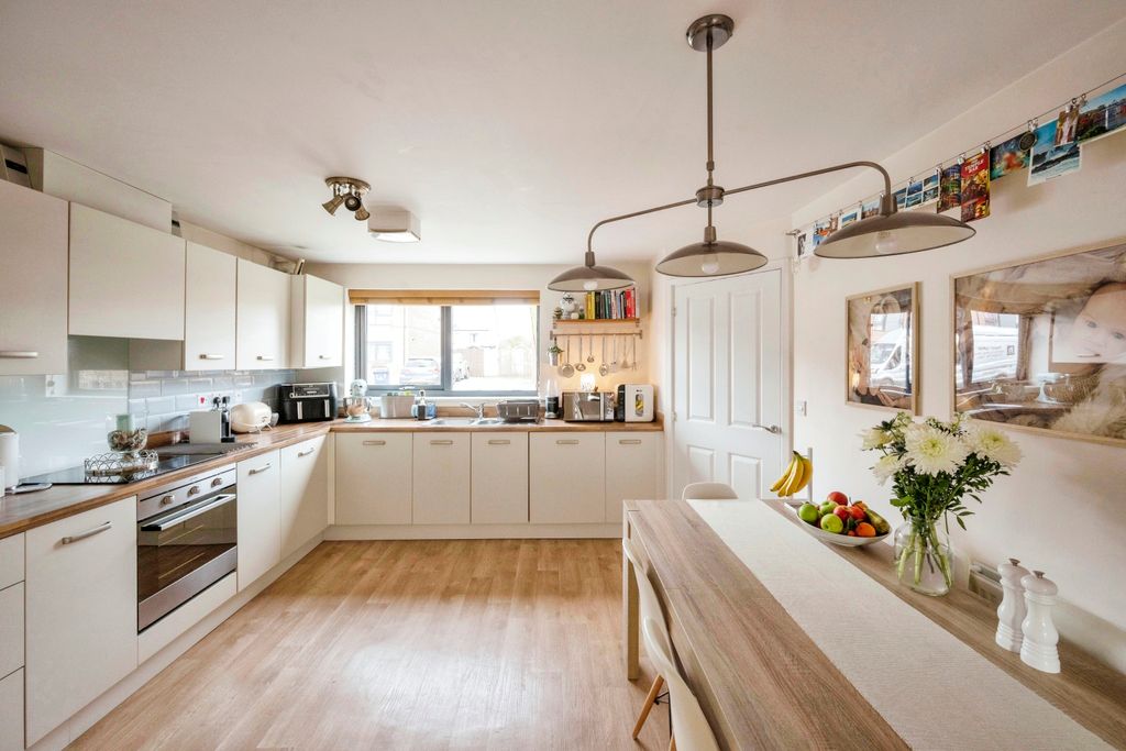 Property photo 2 of 15 Kitchen