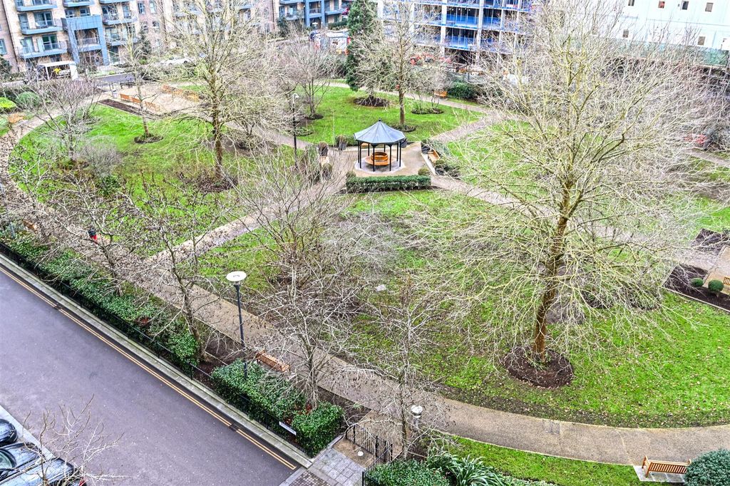 Property photo 2 of 15 79-Goldhawk-House (11).Jpg