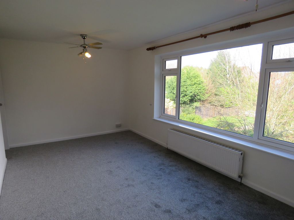 Property photo 3 of 14 Lounge
