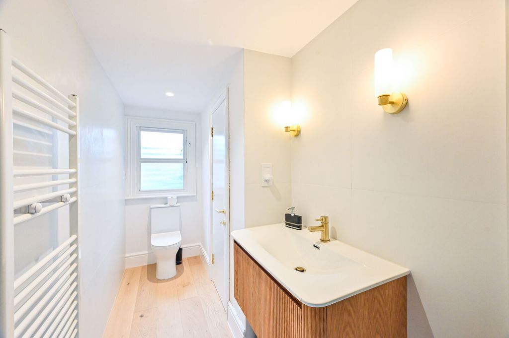 Property photo 2 of 25